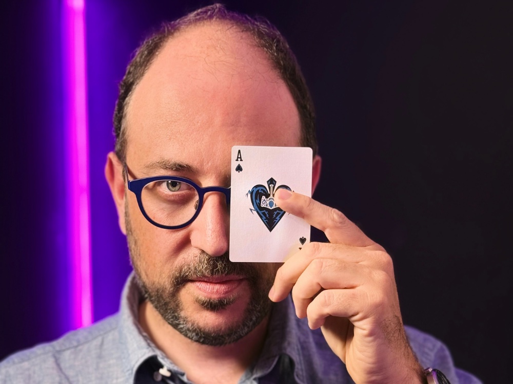 Nicolas Levi - Conférencier professionnel expert en Tech CEO et Champion de Poker