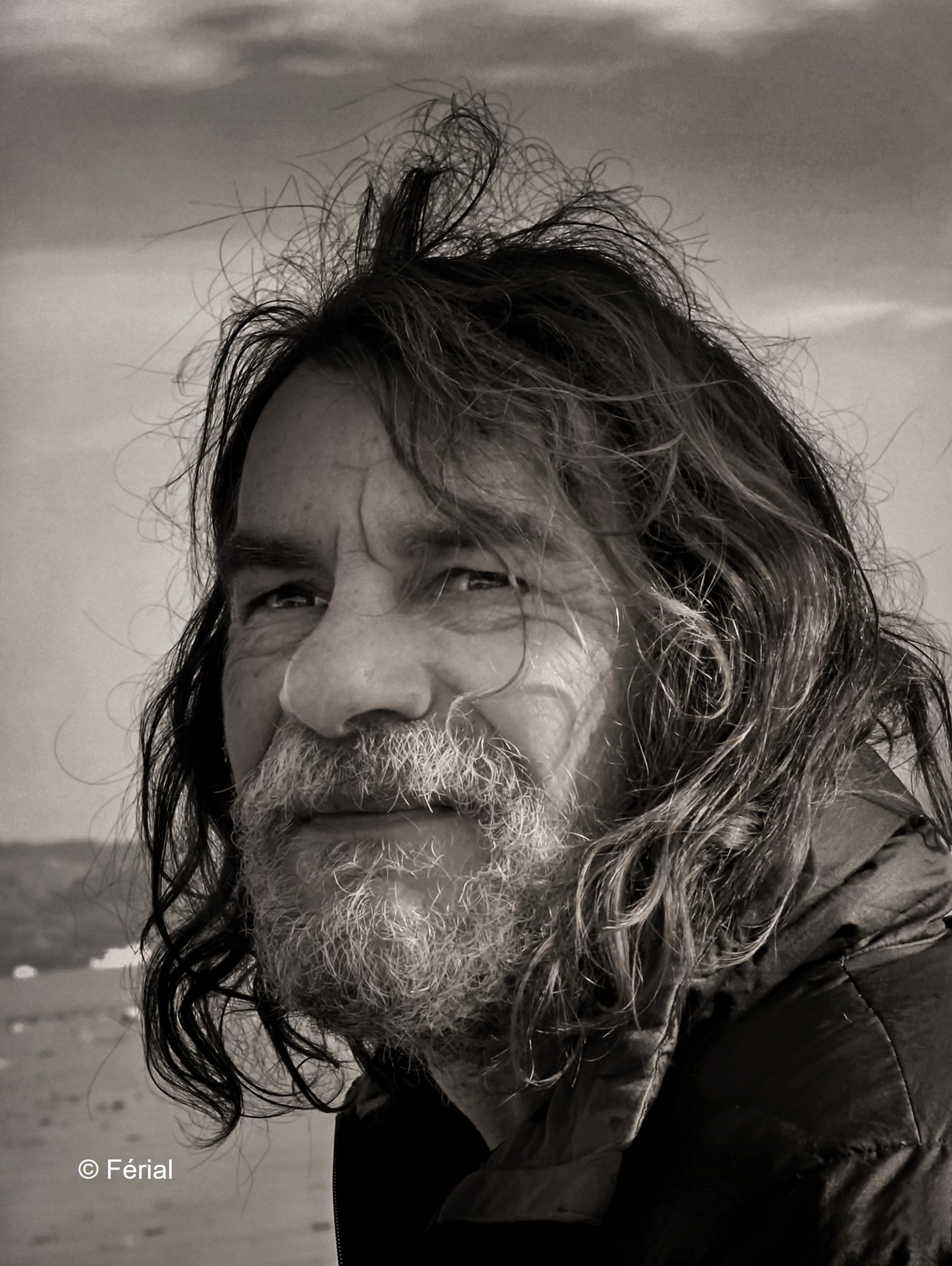 Laurent Lemaire - Conférencier professionnel expert en Conseiller en expéditions polaires | Ancien directeur dans l’audiovisuel | Guide fédéral de ski de randonnées nordiques | Il a parcouru l’Arctique, le Groenland, il a suivi une formation au sein de l’IFREMMONT | Préparateur logistique de treks au Népal | Ingénieur en électronique